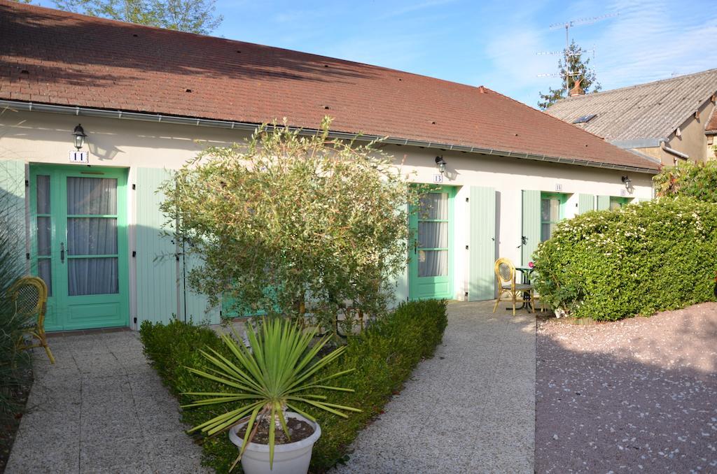 Auberge Bourbonnaise Lurcy-Lévis エクステリア 写真