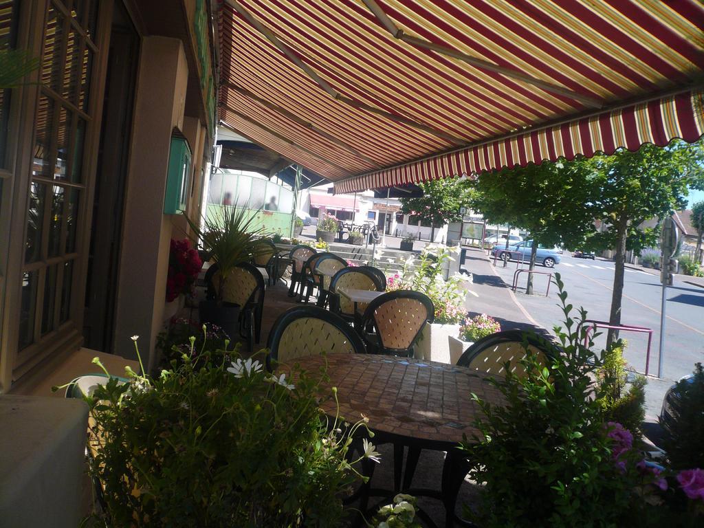 Auberge Bourbonnaise Lurcy-Lévis エクステリア 写真