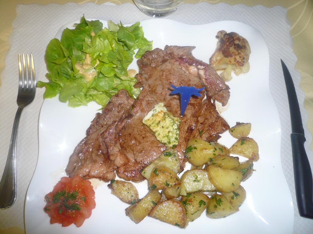 Auberge Bourbonnaise Lurcy-Lévis エクステリア 写真